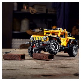 LEGO TECHNİC JEEP WRANGLER 665pcs 42122